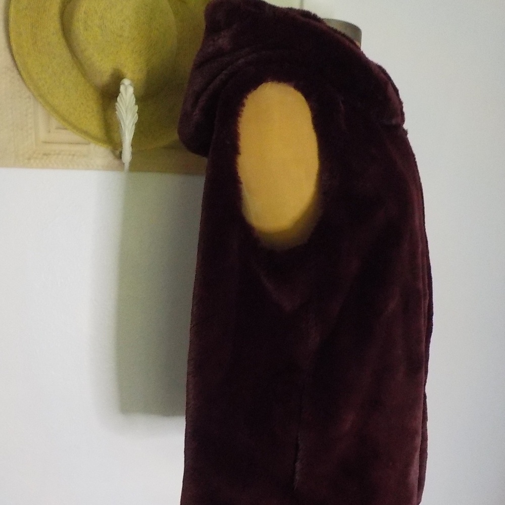 LIKE NEW VEST JACKET - Picture 3 of 8